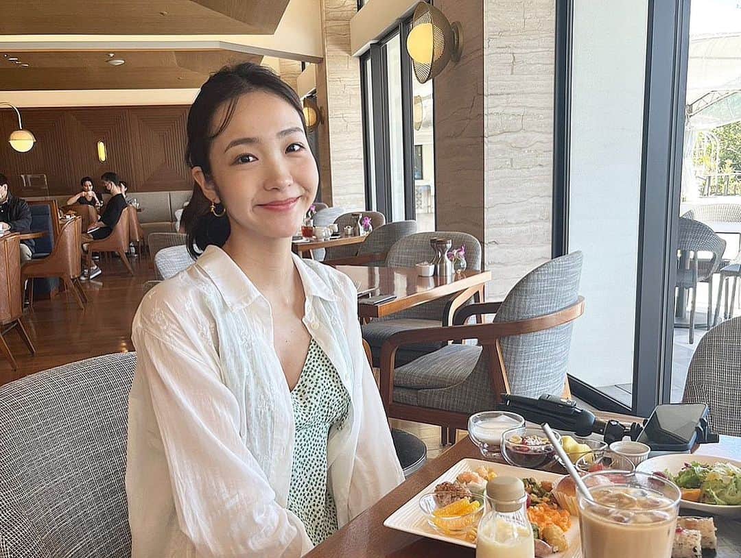 明星あゆみのインスタグラム：「. 朝食ビュッフェの クリームパンが とんでもなく美味しくて 忘れられない忘れたくない 持って帰りたかったな🥐 また食べたい今すぐ食べたい . . . #沖縄 #沖縄旅行 #ハレクラニ沖縄」