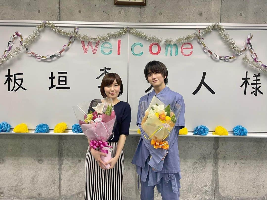 古賀麻里沙さんのインスタグラム写真 - (古賀麻里沙Instagram)「今日は実践女子大学で#板垣李光人 さん @itagakirihito_official トークショーイベントの司会をさせていただきました💐  新入生向けのイベントだったんだけど、いやぁ〜若かった。ぴちぴちキラキラの希望に溢れた女子たちに囲まれてソワソワしました♡  板垣さんの美しさと独特な雰囲気に終始みんなメロメロでした。  全国の新入生の皆さま、ご入学おめでとうございます🎉 ２０歳になったら一緒に乾杯しましょうね🍻  #大学 #大学生 #新入生 #実践女子大学」4月7日 20時39分 - arisa_koga19871216