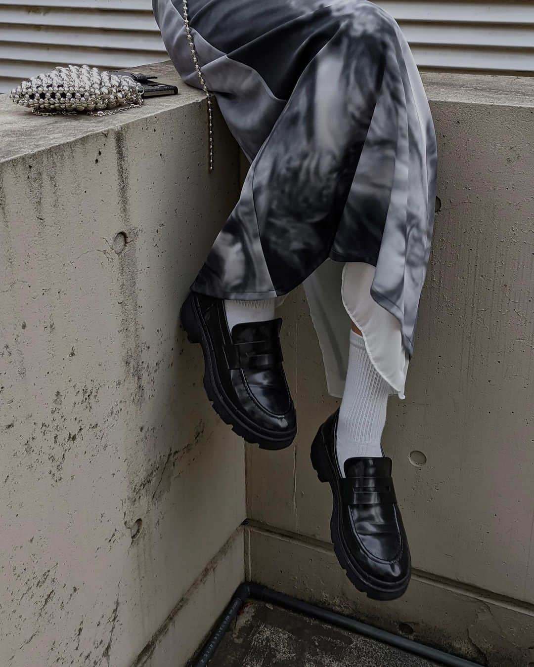 宮川由衣子さんのインスタグラム写真 - (宮川由衣子Instagram)「. 今日はワカチコ味が強いお写真で こんばんは☺️☺️ ゆいってぃーです☺️☺️#やかまし . 履くだけでおしゃれさんになれるペインティングスカート🎨🖌 今週発売ですっ💖 . #fashion #outfit #ootd #aclent」4月7日 20時50分 - yuiko_miyagawa