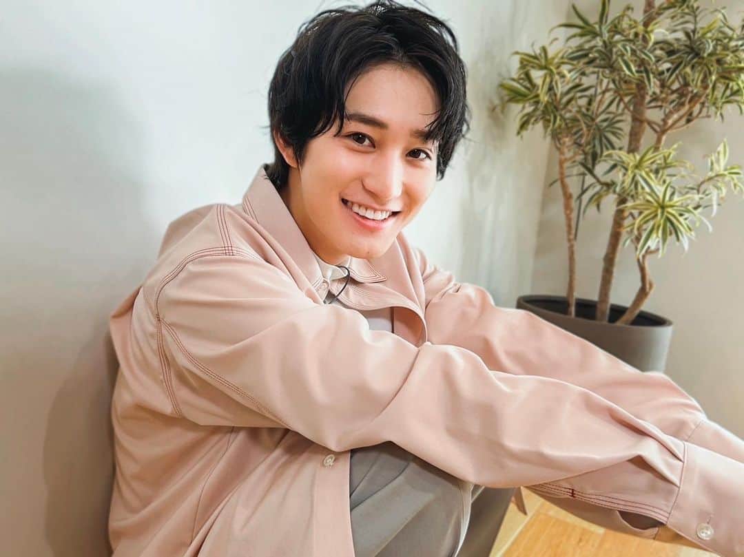 北海道放送「今日ドキッ!」のインスタグラム：「. 4月9日(日)から始まる今日ドキッ！＋  初回には、 #hihijets の#橋本涼 さんが 出演した特集も！🐮  お楽しみに👍🏻」
