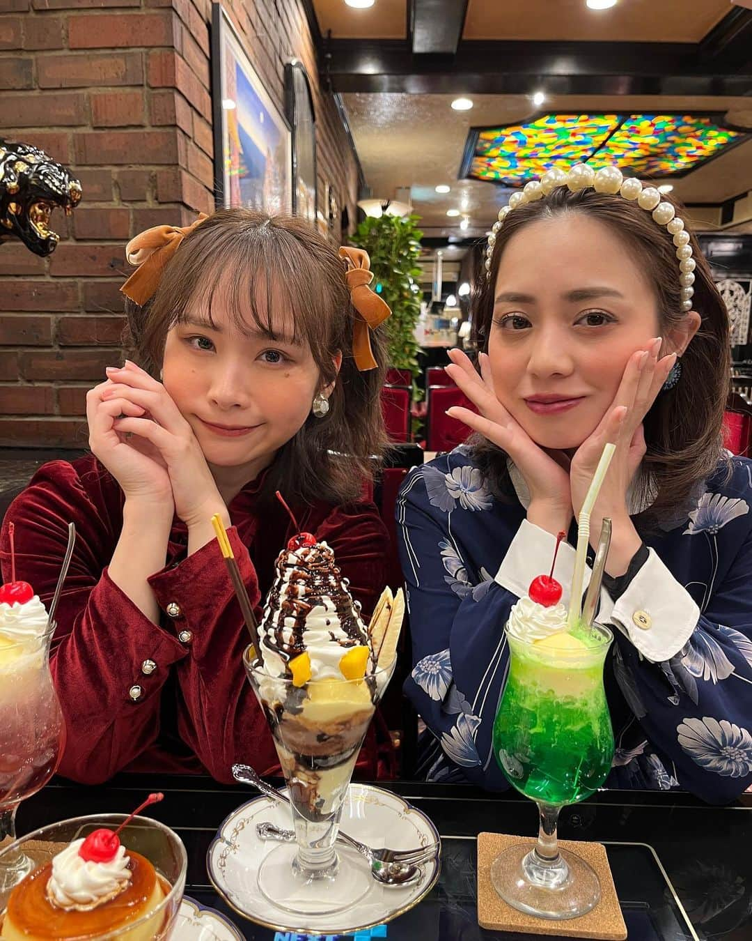 増井みおのインスタグラム：「喫茶店ショット🍮  本日も12:00〜恵比寿　弘重ギャラリー 写真展やってるよー 待ってます〜☺️  #喫茶店 #写真展 #」