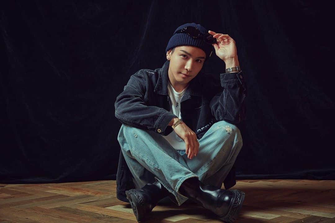 月刊EXILEのインスタグラム：「EXILE TRIBE MAGAZINEを更新📸  EXILE TRIBE MAGAZINEにて、4月19日に『Takanori Iwata LIVE TOUR 2022 "THE CHOCOLATE BOX"』のBlu-ray & DVDをリリースする岩田剛典のインタビューを公開💥 改めてライヴの感想やツアー中の印象的なエピソードなどに加え、4月7日に配信リリースの「BREAK THE LAW」についてもたっぷりと語ったインタビューをお届けします📝  #EXILETRIBEMAGAZINE #岩田剛典 #THECHOCOLATEBOX #BREAKTHELAW」