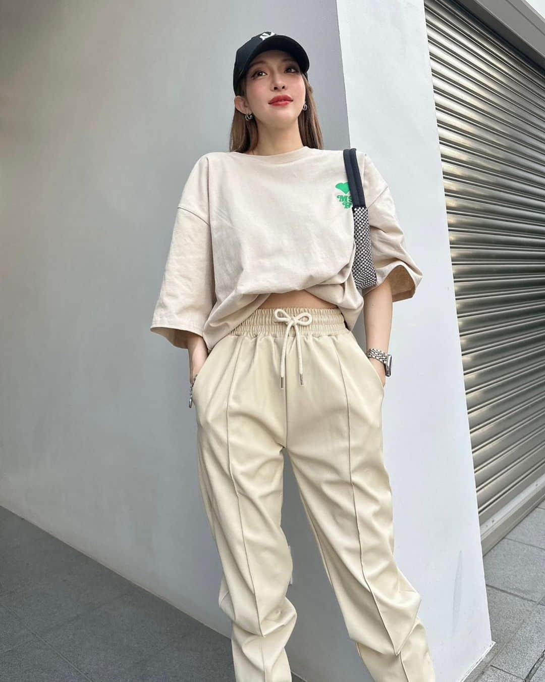 Select Shop MIRROR9さんのインスタグラム写真 - (Select Shop MIRROR9Instagram)「. 【30%OFF】Stitch jogger pants/3color ¥13,200→¥9,240(tax in)  model @coco_mirror9  162cm/BE着用  #MIRROR9  #ミラーナイン」4月7日 12時00分 - mirror9official