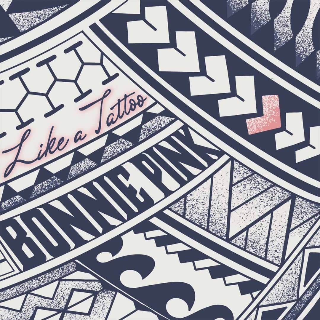 BONNIE PINK STAFFのインスタグラム：「＼『Like a Tattoo』配信スタート✨／ 本日4/7(金)から、New Digital Single『Like a Tattoo』が配信開始となりました！  ■Digital Single『Like a Tattoo』 Music & Lyrics by BONNIE PINK ※テレビ東京&Paravi3/28～独占先行配信ドラマ『私と夫と夫の彼氏』エンディングテーマ  ▼BONNIE PINK Message 冒頭の「痛い 痛い」から書き始めてタイトルにたどり着きました。私にはTattooは無いのですが、そこはかとない憧れはずっとあり、それはまるで諦めきれない恋愛に似ているなと思います。 考えたり触れるとズキズキする、近くて遠い存在の歌。 Little Creaturesの鈴木正人さんが、心音のようなキック音や波打つ血流のようなサビのアレンジで曲に寄り添って下さいました。 聴いて一緒にゾクゾクしてもらえたら嬉しいです。  ダウンロード・ストリーミング再生は、プロフィールのハイライトからご確認いただけます🎧 ぜひフル尺でお聴きください😊」