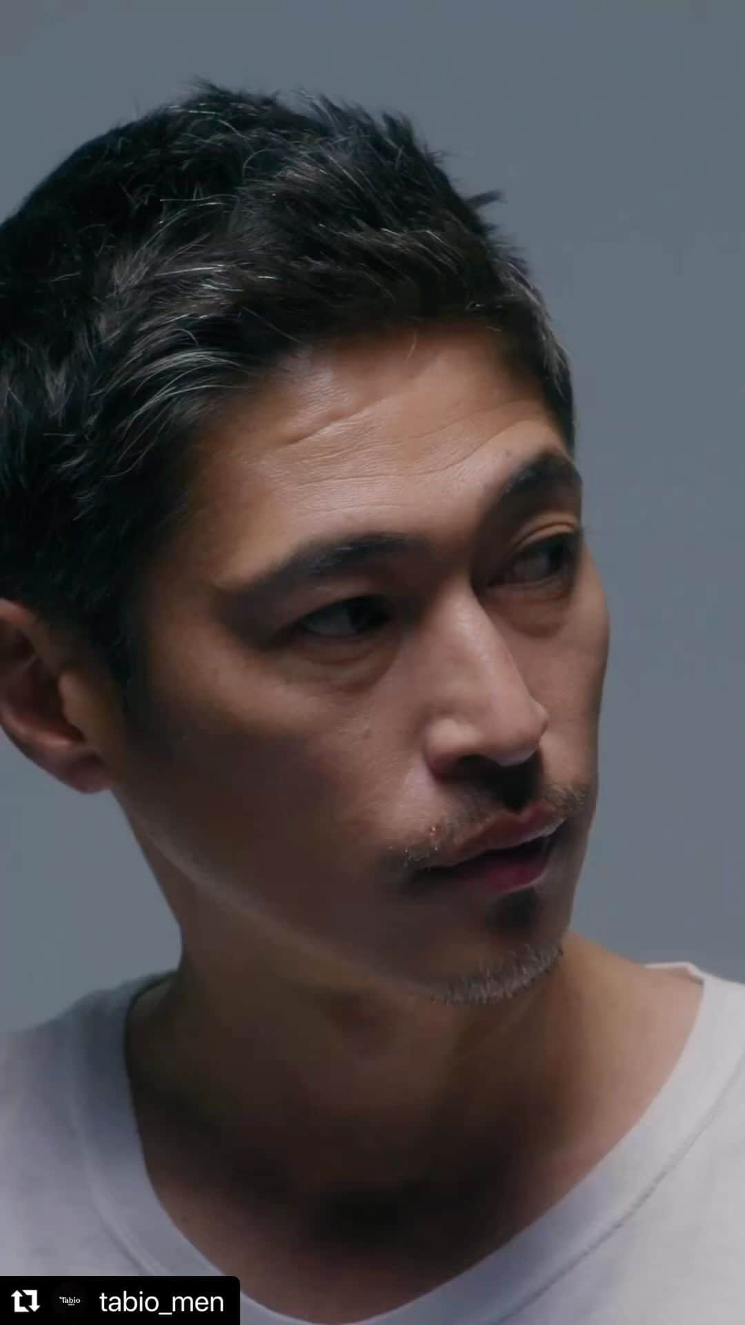 窪塚洋介のインスタグラム：「@tabio_men  CM 第1弾🧦  🤬キレ塚🤬」