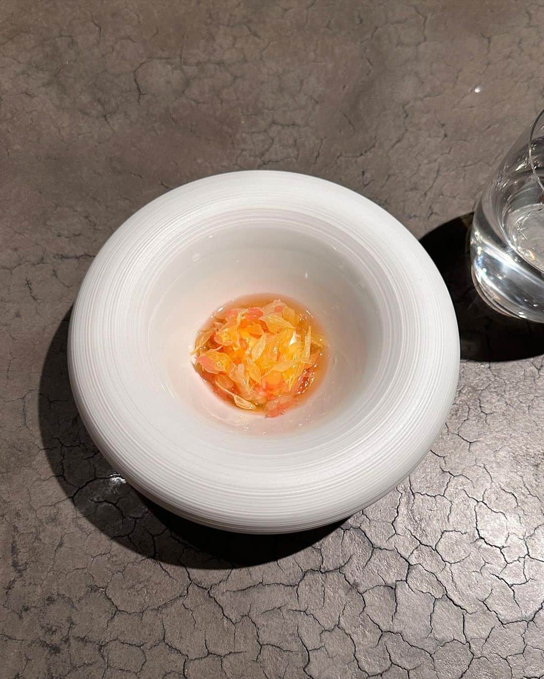 はるくんさんのインスタグラム写真 - (はるくんInstagram)「群馬県にあるアートなホテル 毎回旅行行くと その町で遊び疲れてホテルは寝るだけになりがちだけど ここは異空間すぎて一生いてしまった 貸切サウナにご飯も最高でした  #shiroiyahotel #群馬」4月7日 12時23分 - haluktuc