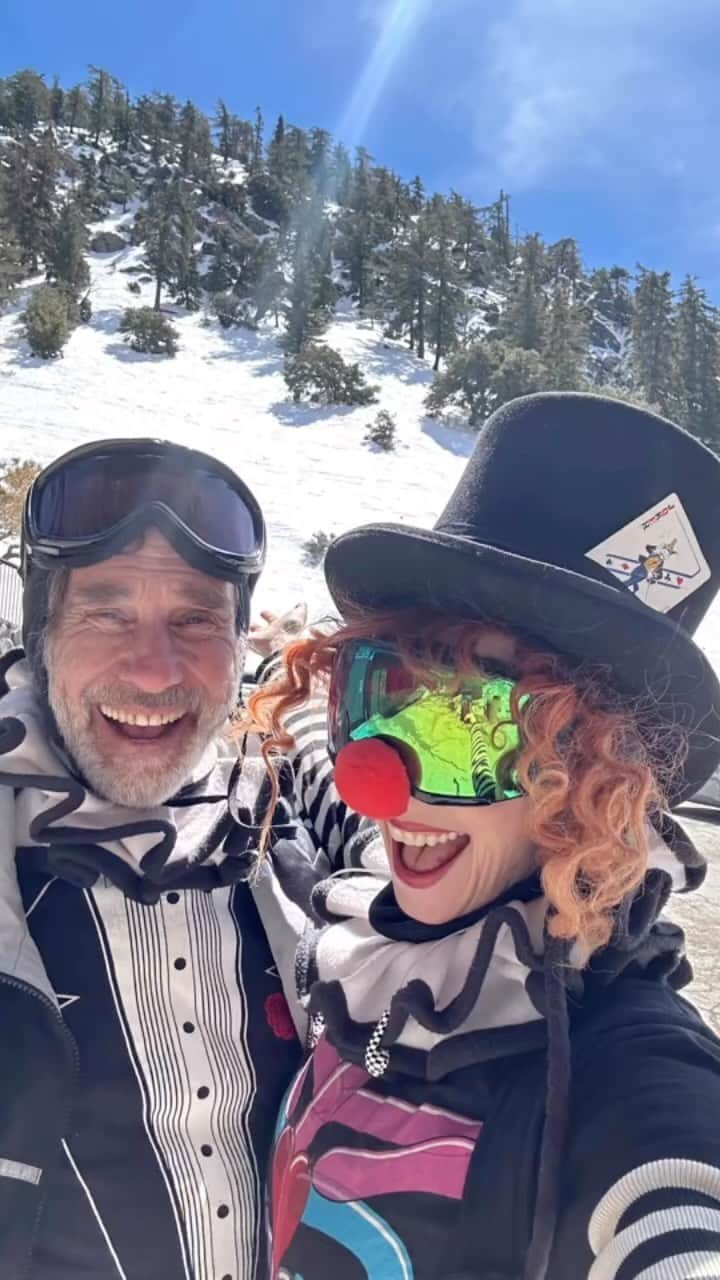 ボニー・モーガンのインスタグラム：「In the further Adventures of Bon & Dad, today we played hooky and ran away to our favorite local mountain @mtbaldyresort! Fun in the sun and the snow clowning around with Dad in tophats and tails… Ain’t life grand!! @the_gary_morgan #adventuresofbonanddad #snowblades #deepandsteep #treeskiing #skiingintophatandtails  #playinghooky #mtbaldysummit #skiing #shenanigans #lifeisanawfullybigadventure #itsgoodtobetheking #kingoffools #bendybonnie」