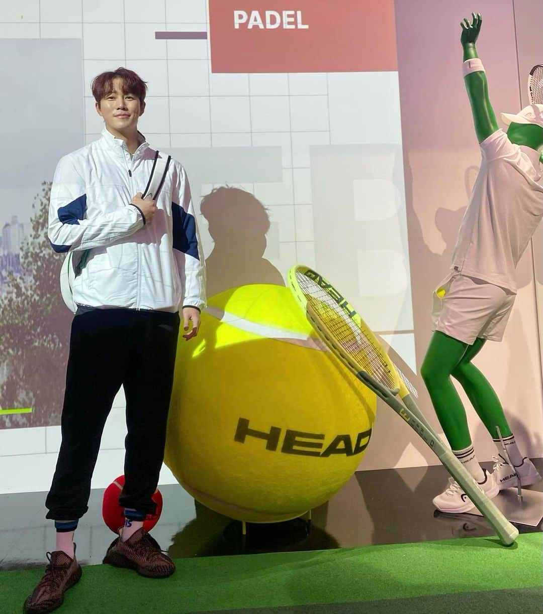 シン・ジフンさんのインスタグラム写真 - (シン・ジフンInstagram)「테니스인이라면 🎾 테니스 더 흥하길~!  #head #헤드 #테니스」4月7日 12時18分 - sj_hooon