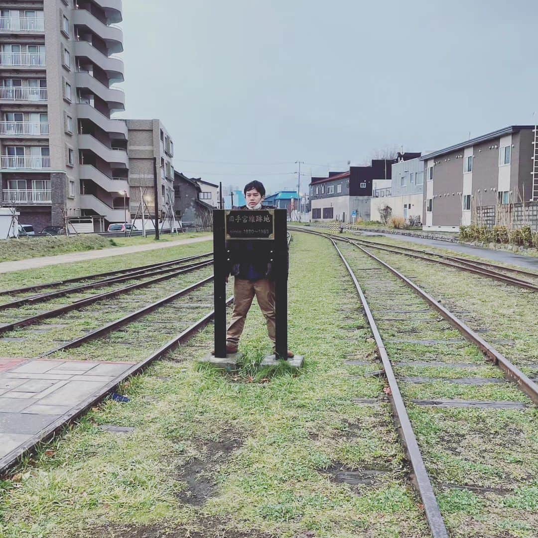 三浦貴大のインスタグラム：「＿ 北海道にいたときのやつ  結構「続きを読む」を押さず１行目だけ読んでコメントしてる人多そうなので、読んでくれてる人にめっちゃ感謝します。ありがとう。とってもありがとう。サンキューフォーエバー。そして今私は甘いもの食べたい。ジャイアントカプリコとか。」