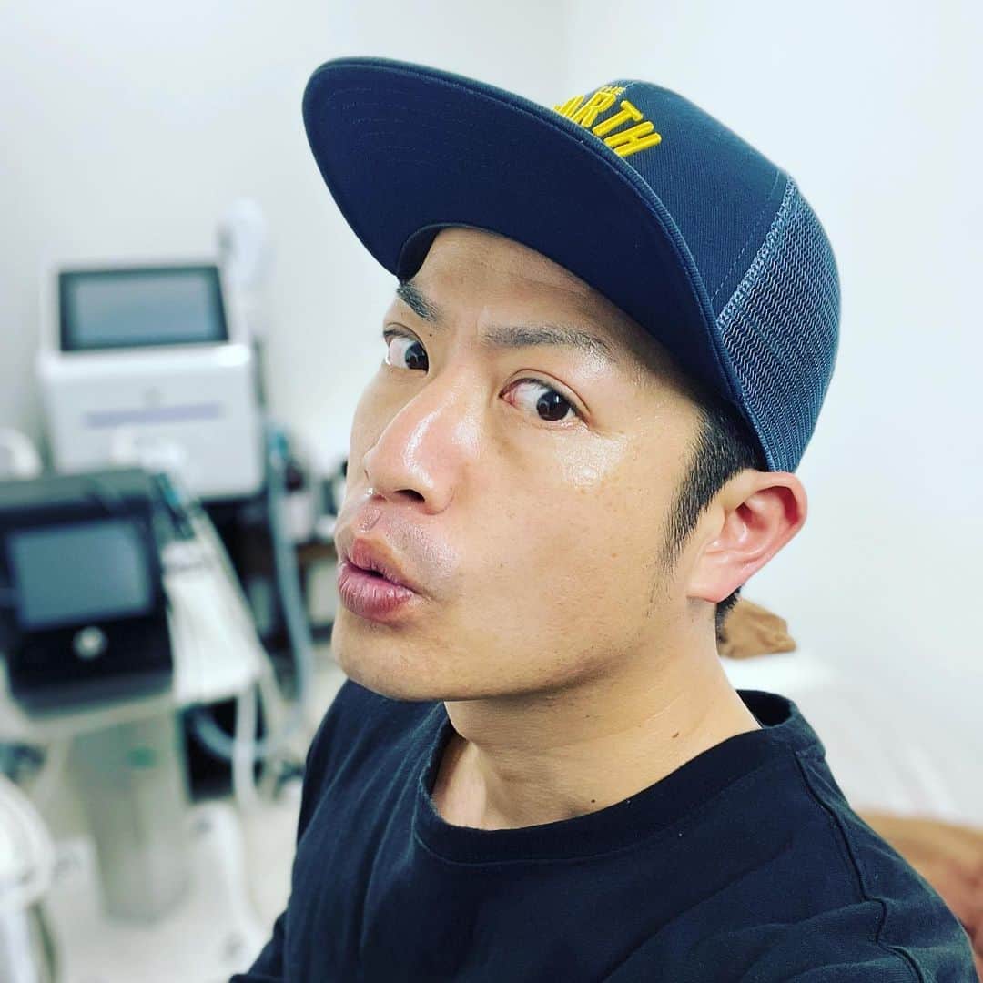 のインスタグラム：「月1メンテナンスでーい🤩🤩  今回もキレイにして頂きましたーー😁😁😁  てかてかつるつるうほうほゴリゴリーーーー🤩🤩🤩  次回もよろしくお願いしまーーす🦍🦍🦍🤣  #BIJOU #新宿 #脱毛 #意識高い系演じてる系男子」