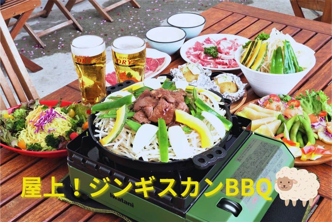 のインスタグラム：「. 【屋上BBQ🍖】サクラマチクマモトの屋上が生まれ変わったとのことで、取材してきました🆕  東京・赤坂で人気のアイリッシュパブ「CRAIC」が熊本初出店！  4月10日(月)から始まるバーベキューのお肉はジンギスカン🐑【北海道グルメフェスタ】の開幕です🚪  ジンギスカンのラム肉は、鉄分やビタミンB12などを豊富に含んでいるので、中国やモンゴルでは《女性のためのお肉》と親しまれているとのこと。この春、必食のグルメ🍽です。  また「CRAIC」には、通常のカフェメニュー等も準備されているので、気軽に立ち寄れます♪ この季節、水と緑がきらめくサクラマチガーデンは、リフレッシュのひとときが過ごせるので本当にオススメですよ✨✨  お店の詳細は、プロフィールURLの「ナッセオンライン熊本」の記事をご覧ください🦒  #サクラマチクマモト #屋上bbq #ジンギスカン #北海道グルメ #熊本グルメ」