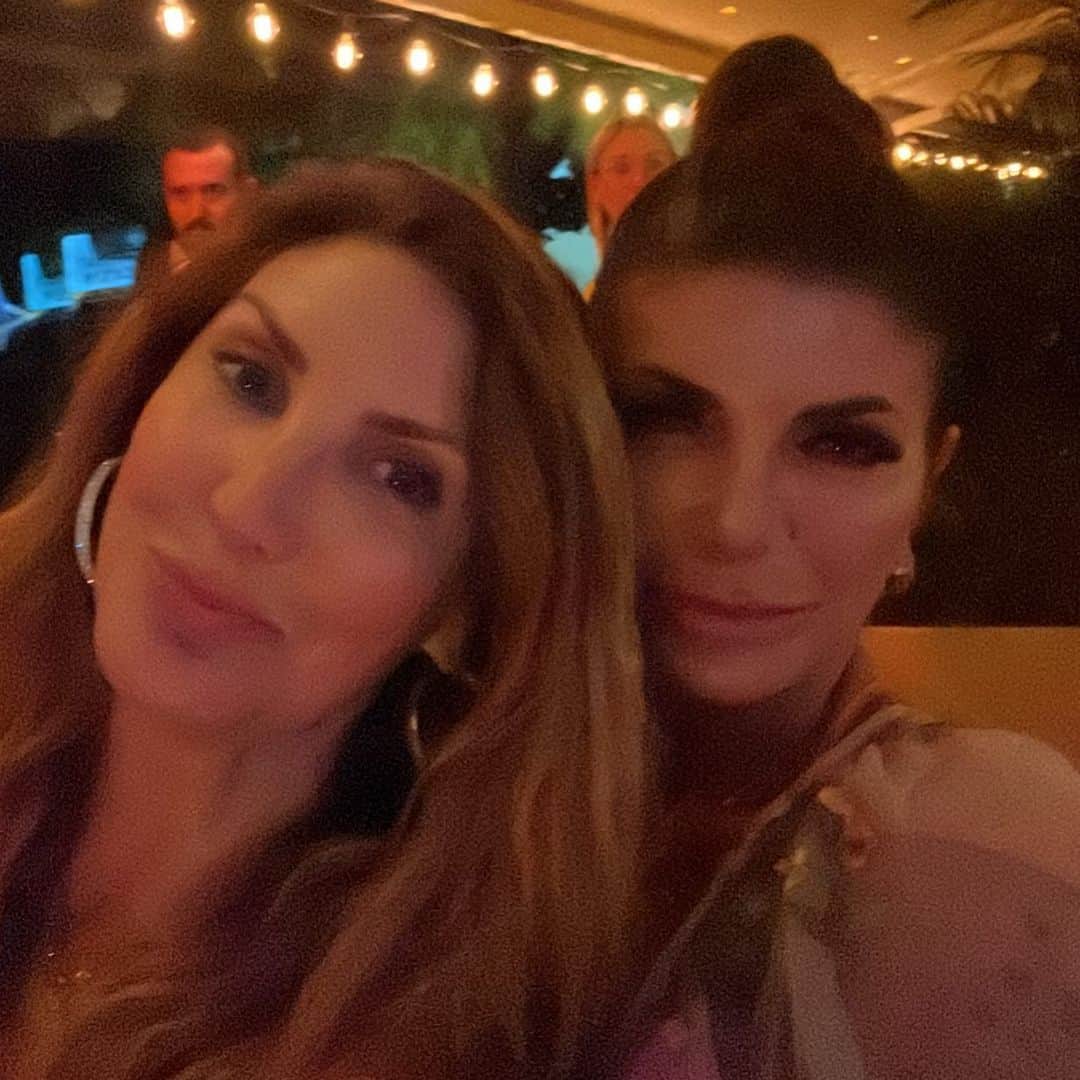 ヘザー・マクドナルドのインスタグラム：「Yes  #stbarths @teresagiudice @louiearuelas #juicyscoop #rhonj」