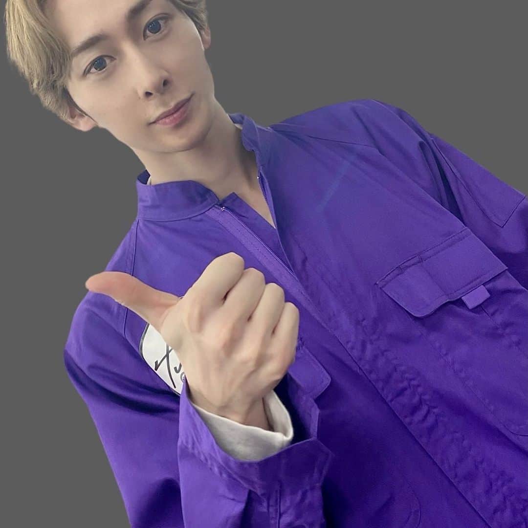 田中涼星のインスタグラム：「すんごい斜めの写真。 個人的紫を着るのは珍しいかもしれん、、、  今日もセクシーにいきましょう。  #りょせすたぐらむ  #田中涼星  #早く写真を撮る癖をつけなさい #カリスマ  #カリdeステ  #instagood  #instagram」