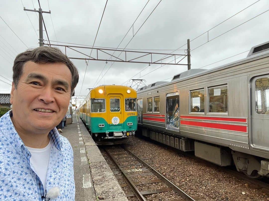 石原良純さんのインスタグラム写真 - (石原良純Instagram)「今日は雨の中、富山地方鉄道の旅なのです。折角の富山なのに、北アルプスも見えやしない。果たして無事に宇奈月温泉に入れるのだろうか。」4月7日 13時02分 - yoyoshizumi