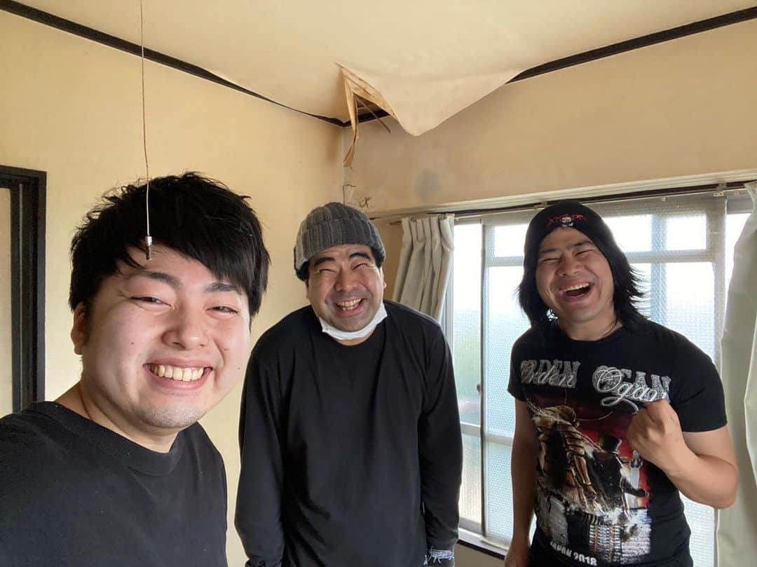 蛭川 慎太郎のインスタグラム：「お引っ越しして久しぶりに下高井戸ハイムに書類とりにいったよ！ 新居誰もいないから寂しいよって2人に言ったら、「俺らは快適だったよ」って言われたよ！  バイバイ下高井戸ハイム」