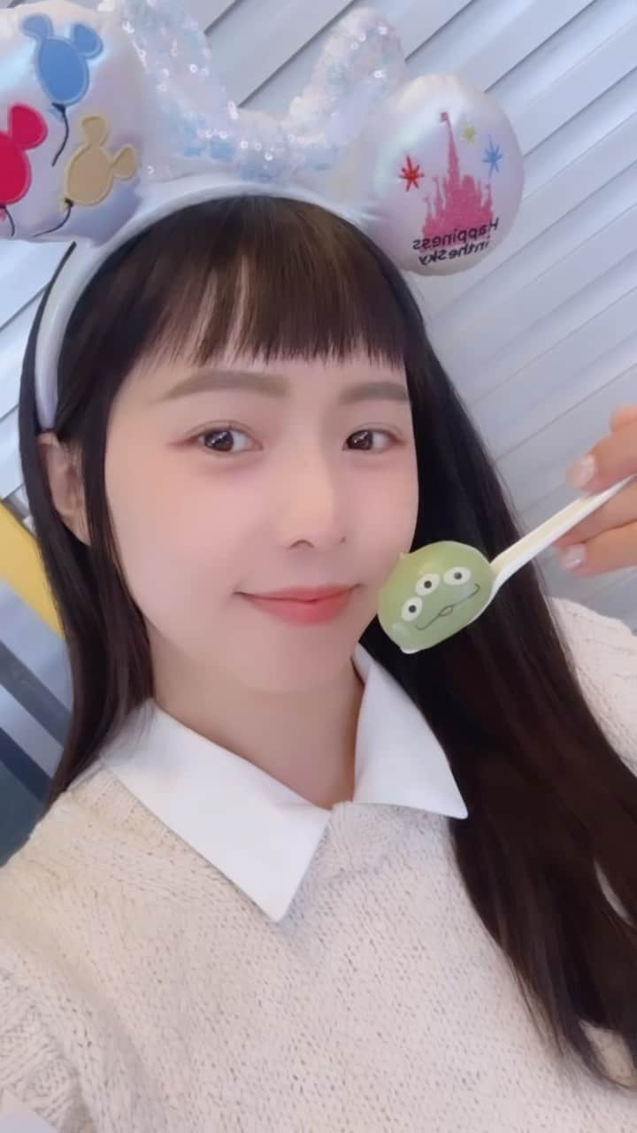 Dewi Chienのインスタグラム：「🎢🎠不管年紀多大，每個人內心都住著一個孩子。  #這天差不多三歲 #兒童節快樂 #遲了三天應該正常吧 😂」