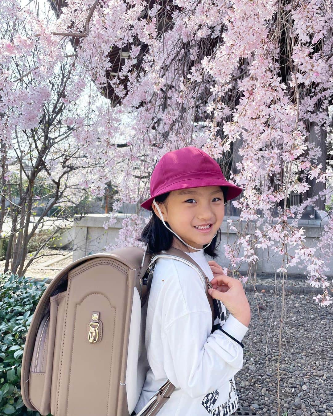 秋定麻紀子さんのインスタグラム写真 - (秋定麻紀子Instagram)「入学おめでとう。  うれしい。 さみしい。 ふあん。 しんぱい。 たのしみ。 がんばろう。  いっぱいいっぱいありがとう。  #新一年生 #小学生 #入学式」4月7日 13時20分 - makiakisada