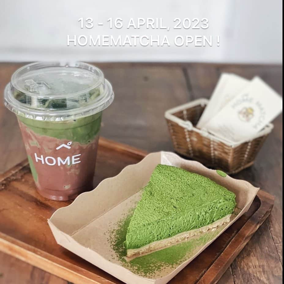 tealilycafeのインスタグラム：「ช่วงวันหยุดยาวสงกรานต์นี้ ทางร้านเปิดให้บริการตั้งแต่ วันพฤหัสบดีที่ 13 - 16 เมษายนนะคะ  แวะมาทานชาเขียวที่ร้านหรือสั่งซื้อกลับบ้านได้เช่นกันค่า ขอให้คุณลูกค้าที่น่ารักทุกท่านมีความสุขกับวันหยุดยาวนี้นะคะ ขับรถโดยสวัสดิภาพ สุขภาพแข็งแรงค่า 💚  ONLINE DELIVERY  Line man : http://wongn.ai/i79gf  Robinhood : https://static.robinhood.in.th/app_link.html?URI=robinhoodth://merchantlanding/id/70153  Cr. Photo @matchanomena 💚🙏🏻 #homematcha」