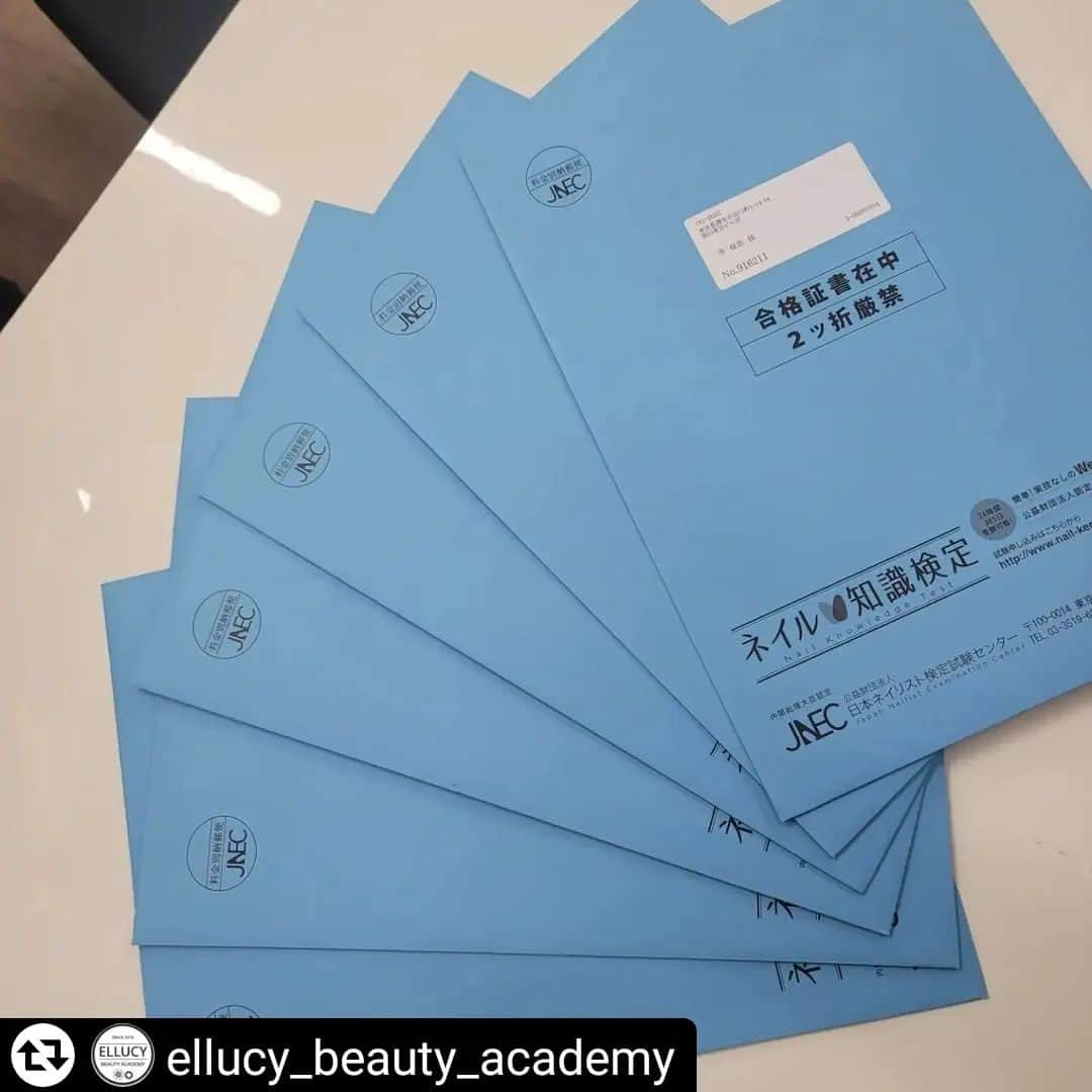 엘루씨 네일살롱のインスタグラム：「모두 수고하셨어요! 축하합니다 🎉🎉. . #리그램 - @ellucy_beauty_academy by @get_regrammer #합격증서 . . 작년 12월부터 준비해서. 1월에 일본으로 시험보러 다녀온. 네일리스트기능검정시험의. 합격증이 도착했어요. . 이론 공부도 하고 기술 연습을 하며. 본인의 기량을 높혀야 하는. 스스로 선택하는 시련?이기에. 값진 합격증이라고 생각합니다. . 수업을 진행해 주신 오지연원장님. @nail_lab_jy. . 핵심을 체크해 주신 메구미선생님. @miwata_megumi. . 모의시험으로 완벽 체크해 주신. 유키코선생님@yukiko_ogasawara63. . 후쿠오카에서 최종 점검해 주신. 에미선생님 @asalon.201. . 그리고 샵웍에 연습에 공부등등. 피곤하고 힘들었을텐데도. 묵묵히 열심히 노력한 원장님들!. . 감사합니다🙏 축하합니다🎉. . . . #jnec #jnec3 #jnec3급  #엘루씨아카데미 #일본네일자격증 #이제는 #jnec2급 #jnec1급」