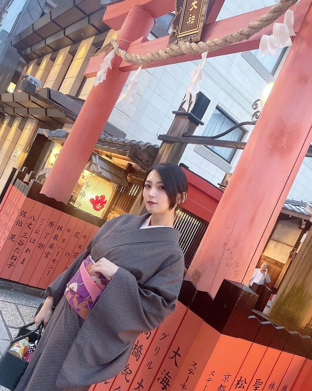 Lunaさんのインスタグラム写真 - (LunaInstagram)「京都とっても好きです⛩👘 葉桜も儚可愛い。🌸  #京都 #祇園 #着物 #バーレスク東京 #るなみえ」4月7日 13時36分 - luna_burlesque
