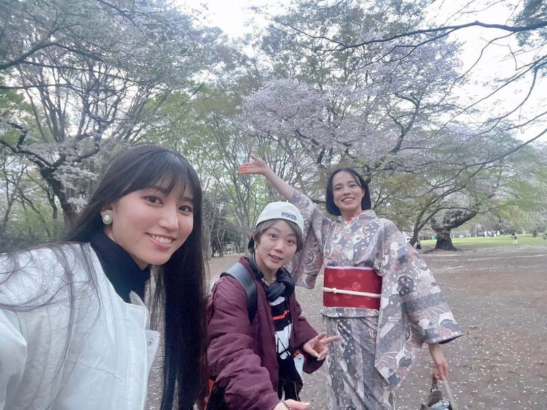 大湖せしるさんのインスタグラム写真 - (大湖せしるInstagram)「⁡ ⁡ お友達との お花見 ⁡ あゆ かの ⁡ ふたりが楽しそうで 嬉しい  また来年も  ね ⁡ #倉知あゆか #七木奏音 #いっぱい撮ったから #いっぱい載せる #最後の写真が一番好き」4月7日 13時56分 - cecile_daigo