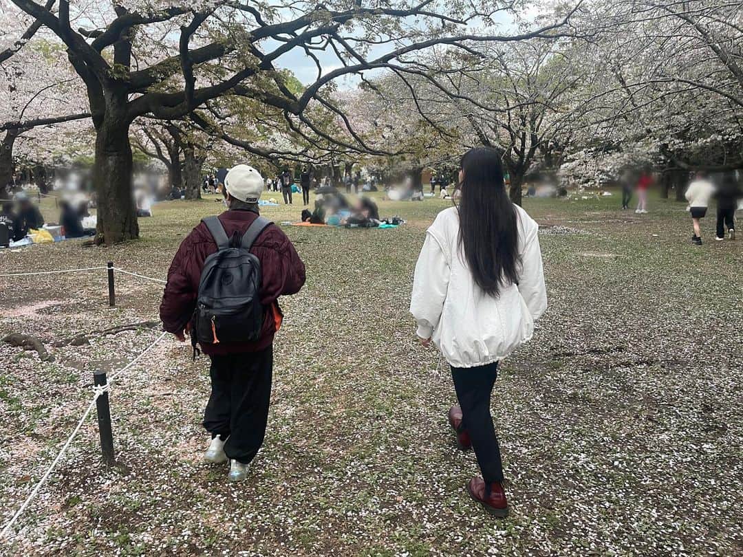 大湖せしるさんのインスタグラム写真 - (大湖せしるInstagram)「⁡ ⁡ お友達との お花見 ⁡ あゆ かの ⁡ ふたりが楽しそうで 嬉しい  また来年も  ね ⁡ #倉知あゆか #七木奏音 #いっぱい撮ったから #いっぱい載せる #最後の写真が一番好き」4月7日 13時56分 - cecile_daigo