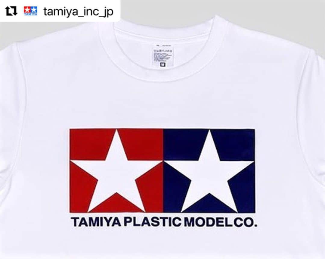 のインスタグラム：「#Repost @tamiya_inc_jp with @use.repost ・・・ tem No:67495 タミヤ Tシャツ (ドライ白) 130 TAMIYA QUICK DRYING T-SHIRT (WHITE)   2023年4月7日(金)ごろ発売 2,640円（本体価格2,400円）  おなじみのタミヤTシャツに、高機能なドライタイプが仲間入りします。高機能の1つめは、シャツの素材に「ポリジン」加工を施した繊維を採用していること。汗臭さの原因になる菌の成長を抑えて、臭いをもとから防ぐだけでなく、洗濯を繰り返しても効果が半永久的に続くのもポイントです。2つめはお肌に有害な紫外線(UV)を遮る機能。そして3つめは吸水・速乾機能。ポリエステル100%のハニカム(蜂の巣状)メッシュ素材を使用して、汗をすばやく吸い取って乾燥させます。表面はツヤツヤで、首まわりの2cm幅のリブがスタイルをキープ。もちろん汗をかいても臭いがしにくく、いつも軽い着心地でさらりとした肌触り。さらに、ツインスターを胸と背中にプリントして、模型ファンをしっかりアピールします。サイズは130からXXXLまで8タイプ。キッズからレディース、メンズまでピッタリのサイズがきっと見つかります。  ★材質：ポリエステル100%  ★カラー：ホワイト  「ポリジン加工」とは 天然の銀イオンにより微生物やバクテリアの繁殖を抑制する、抗菌・防臭加工技術です。臭いの原因となるバクテリアの増殖を抑え24時間以内に99%以上抗菌します。  ※掲載画像は実物と若干色味が異なる場合があります。  #TAMIYA #タミヤ #タミヤＴシャツ #タミＴ #Tshirt #Tシャツ」