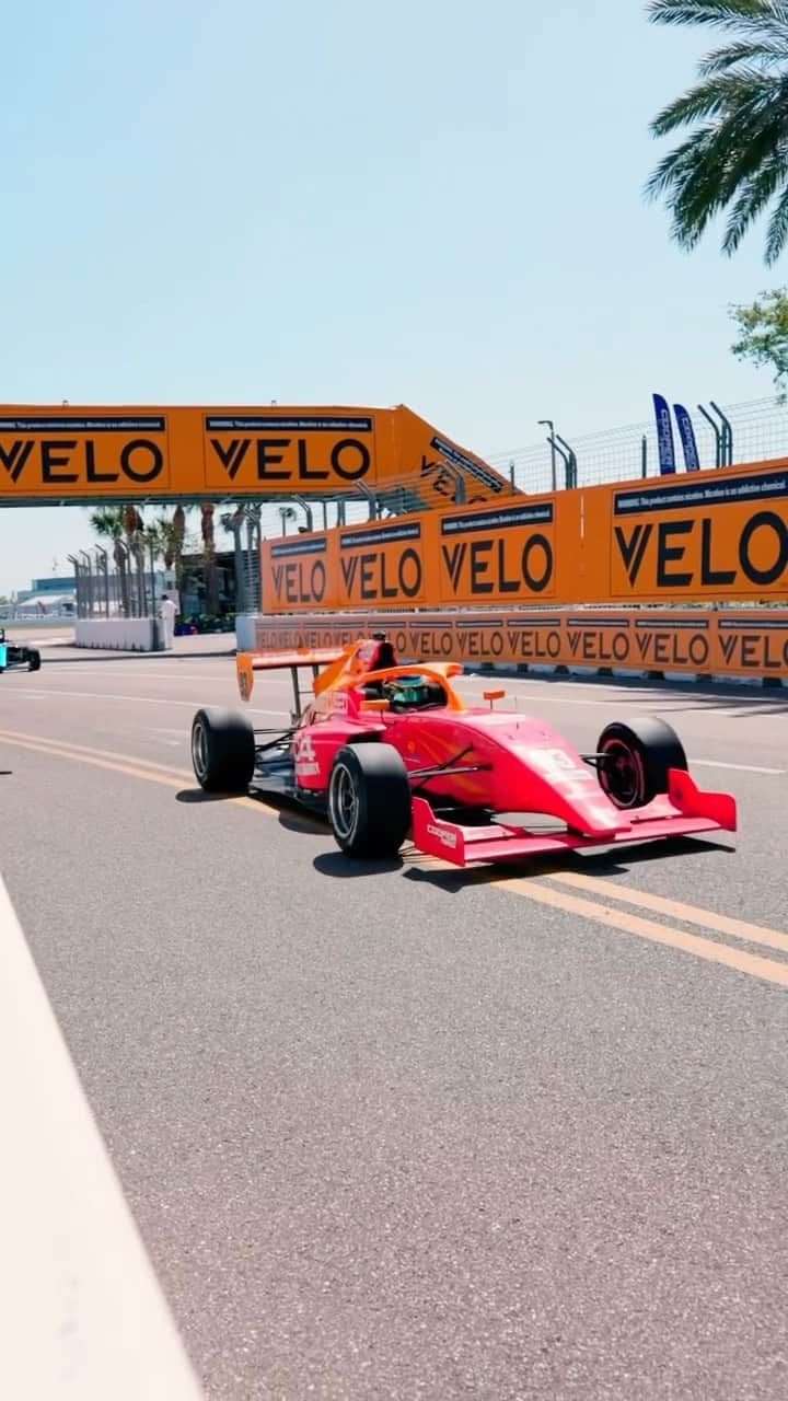 Lindsay Brewerのインスタグラム：「My happy place🤍🏁」