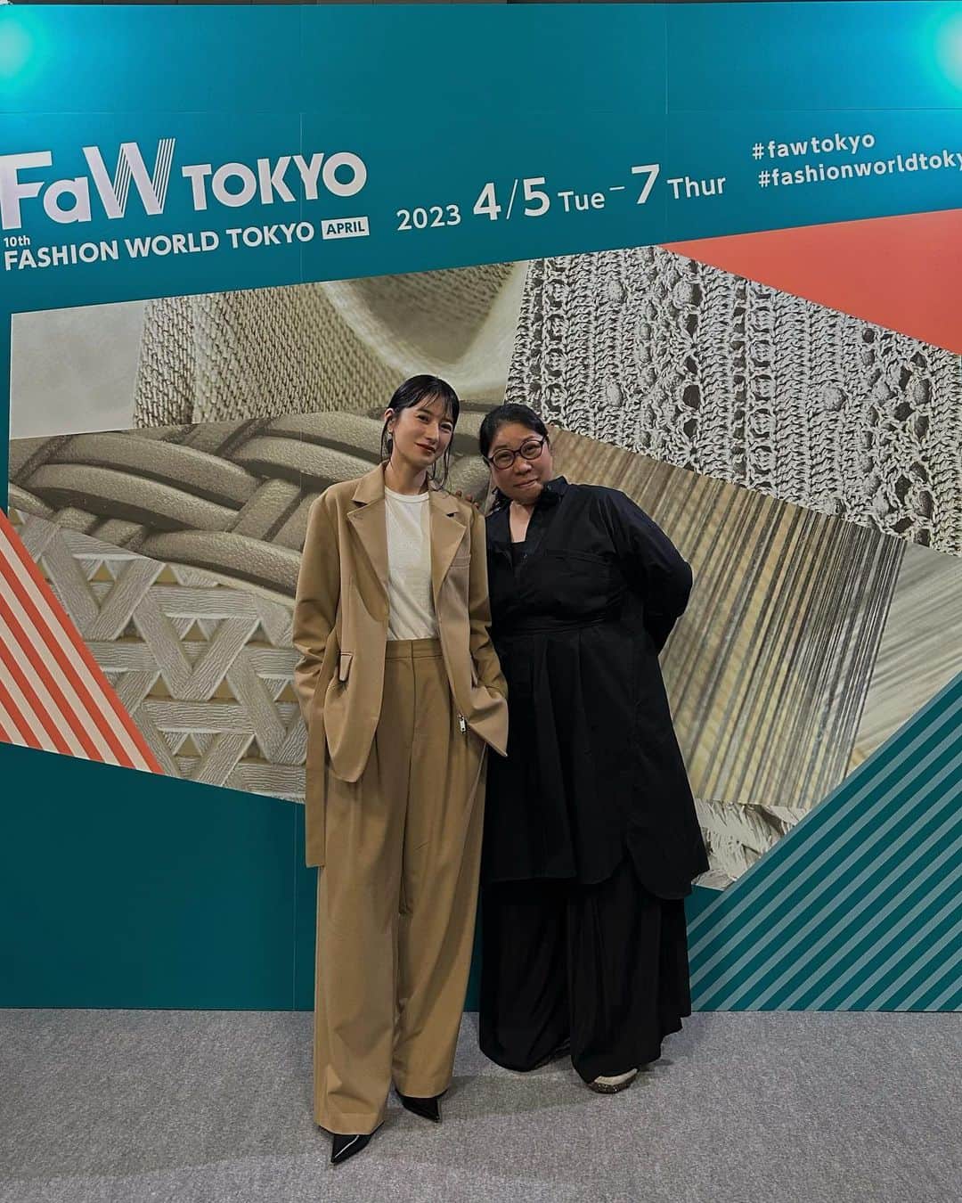 松本恵奈さんのインスタグラム写真 - (松本恵奈Instagram)「今日は5年ぶりにFaW TOKYO(ファッションワールド東京)の講演会をしてきました⚪️ CLANE DESIGNがどんな会社なのかを皆さんに知ってもらえる機会を作って頂きとても光栄でした。  始まる前は「ちゃんと話せるかな？誰もいなかったらどうしよう」と色んな不安でいっぱいでしたがステージに立つと客席は満席で立ちながら見てくださっている方や一生懸命メモをとってくださる方など、色んな方のお顔が見えて私も一生懸命に話しているとあっという間に45分がたっていました。笑 うまく話せていたかは分かりませんが同じ業界の方やアパレルを目指している方へ少しでも何かが伝わっていたら嬉しいです。 今日は朝早くから本当にありがとうございました⚪️  #ファッションワールド東京 #fashion #講演会 #clane」4月7日 14時42分 - ena1123