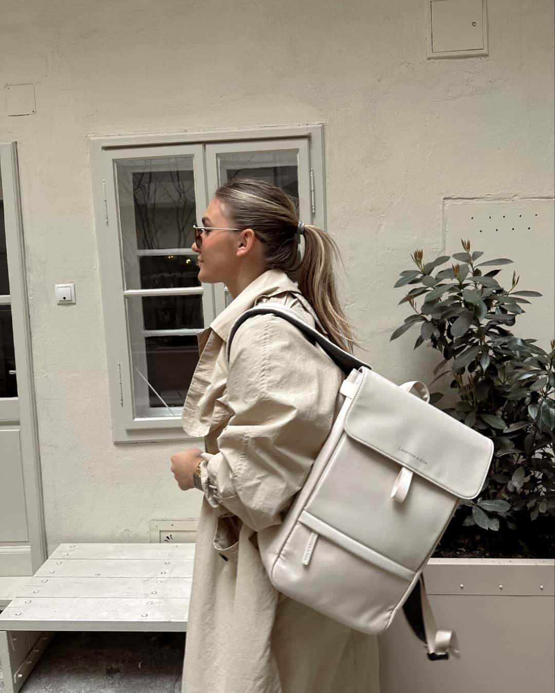 Kapten & Sonさんのインスタグラム写真 - (Kapten & SonInstagram)「@lara__brucker with our Fyn Sandstone and our Zurich Transparent Caramel Brown. #bekapten #kaptenandson」4月7日 15時00分 - kaptenandson