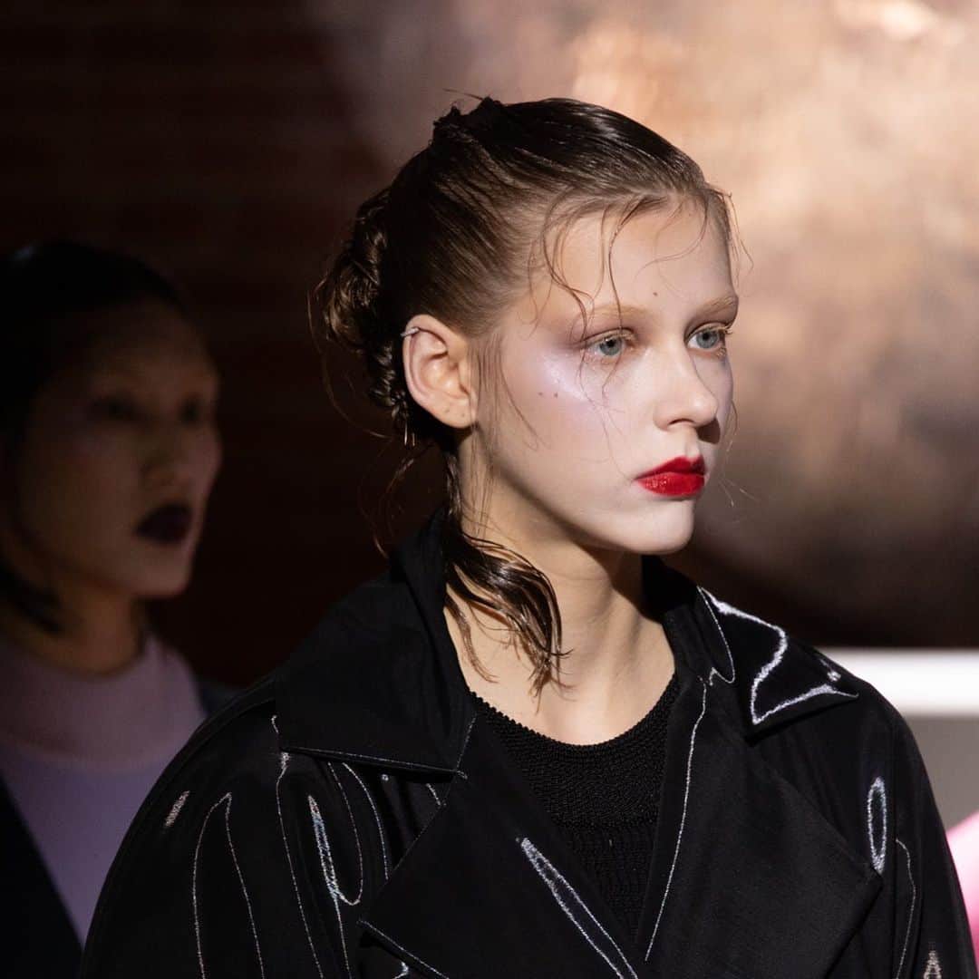ミラショーンのインスタグラム：「PERFORMANCE FW23 #MFW  Creative Director Marc Audibet #marcaudibet  Styling Nicola Pantano @nicolapantano_ Mua Simone Gammino @simone__gammino, Hair Giovanni Iovino @giovanni28iovino at @JulianWatsonAgency  @julianwatsonagency Sponsor @framesiofficial Framesi Hair Artist @davidecichello Pht @alexandermoorestudio Press office Teresa La Fosca @teresalafosca_pr #milaschon #fw2324 #madeinitaly」