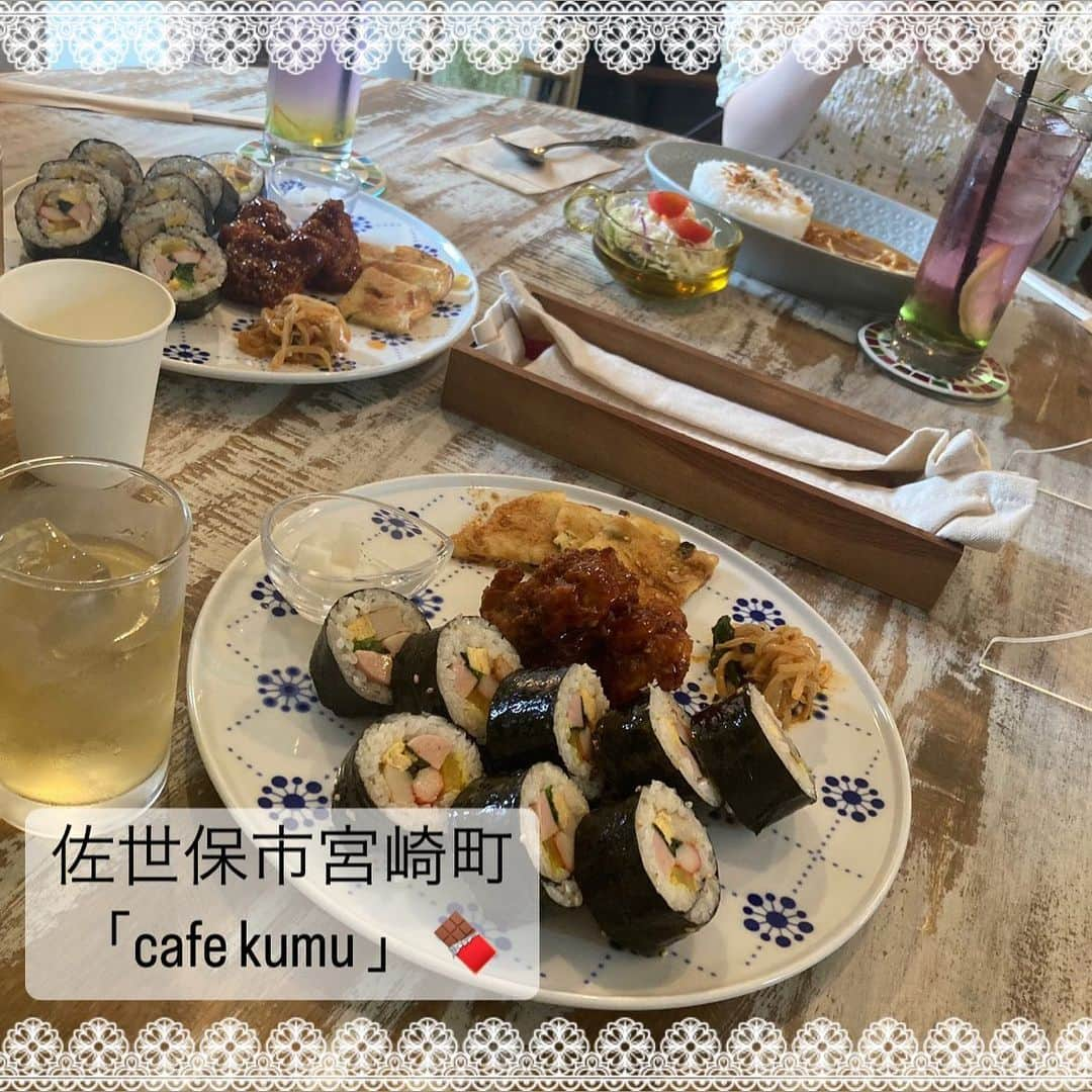 池田楓のインスタグラム：「♡  #かえにゃんと佐世保散歩  韓国風カフェ「cafe kumu 」さん  佐世保ではちょっぴり珍しい韓国料理やドリンク、可愛いデザートなどが楽しめるカフェ☕️  お友達との女子会にぴったりなお店です🎀  キンパプレートは、キンパやチキン、チヂミなどが乗っていてボリューム満点で美味しかったです🤤  📍長崎県佐世保市宮崎町４−７ 松庄ビル 1F  食べたくなったらいいね♡と コメント、保存よろしくお願いします！  #長崎 #佐世保 #長崎グルメ #佐世保グルメ #長崎観光 #佐世保観光 #佐世保ランチ  #カフェ #韓国スイーツ #韓国料理 #佐世保カフェ #佐世保カフェ巡り」