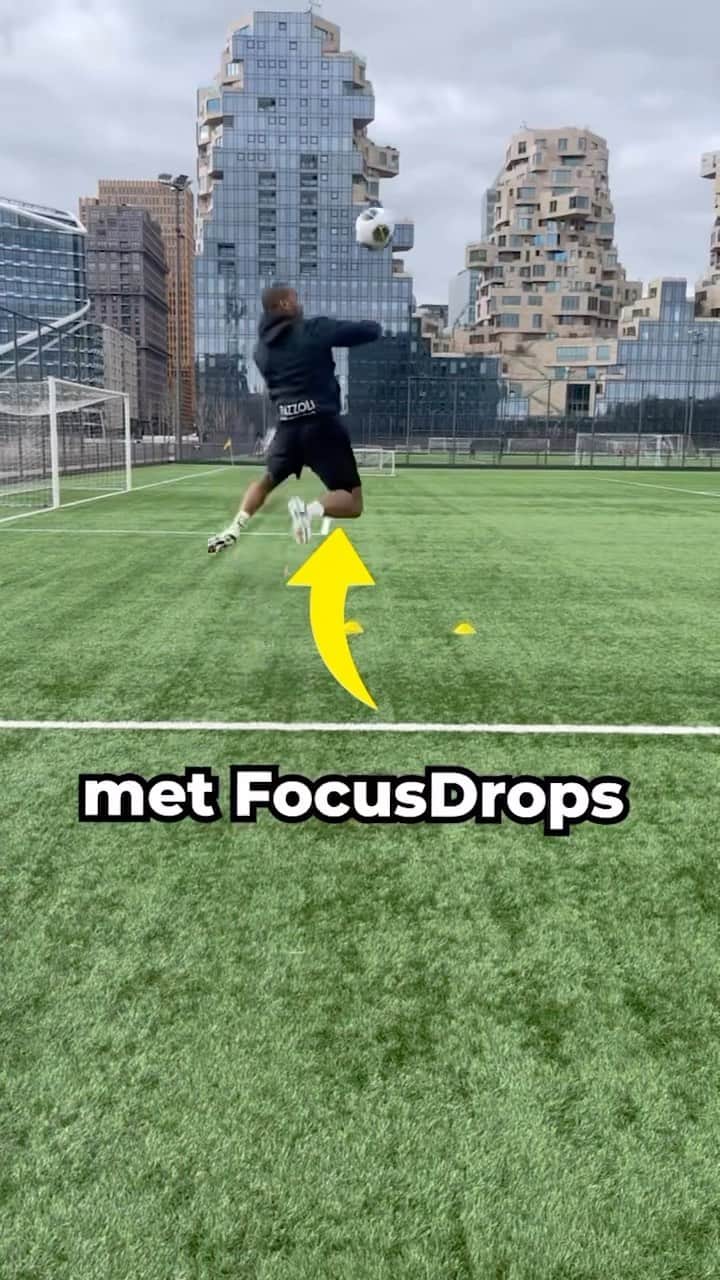 カルフィン・ヨン・ア・ピンのインスタグラム：「Still get that snap🫰   @thefocusdrops  #getfocused」