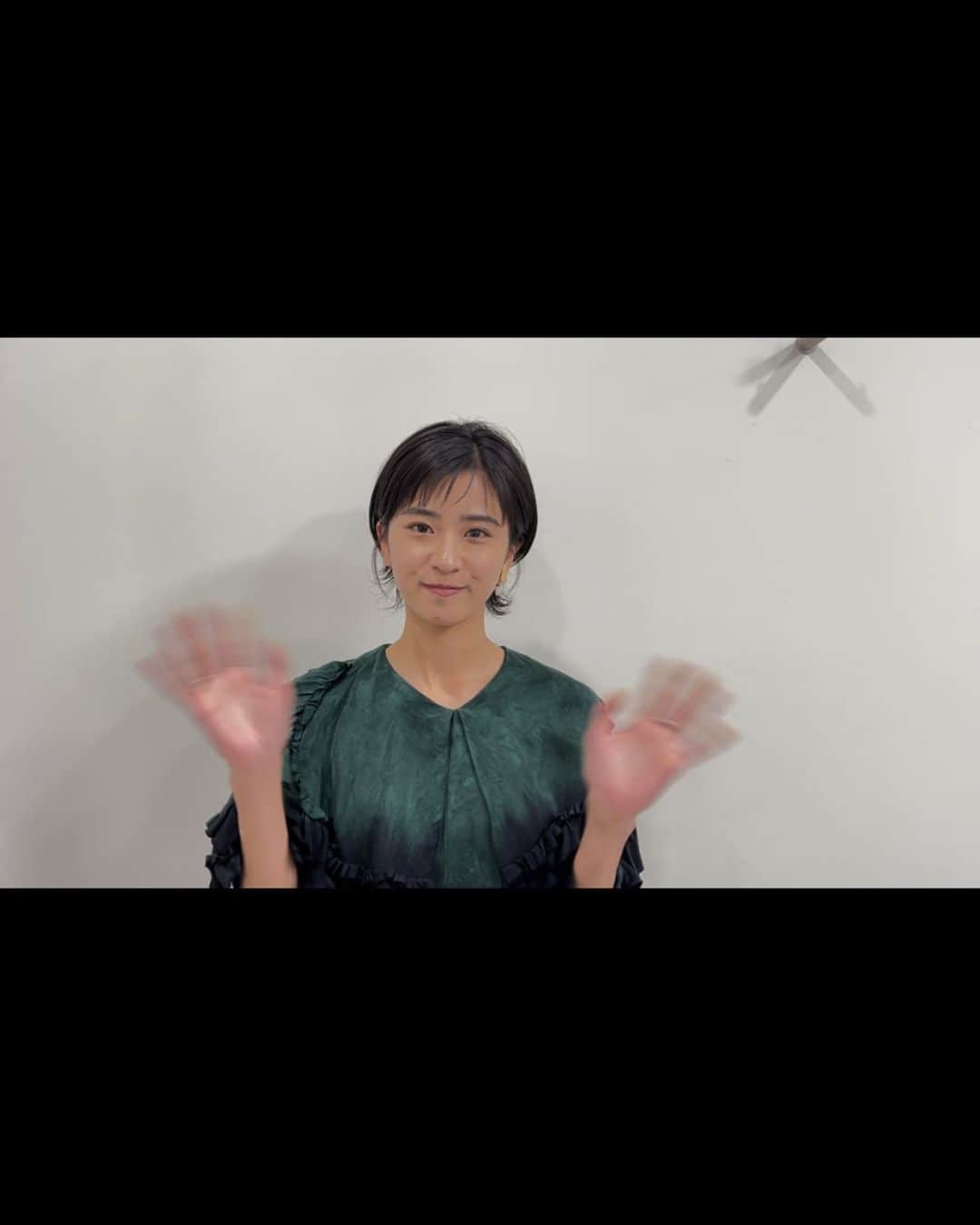 黒島結菜マネージャーのインスタグラム：「⁡ ⁡ みなさま、こんにちは！ ⁡ 日本テレビ「沸騰ワード10」にゲストで出演いたします！ 今夜19時〜です！ お時間合う方、ぜひご覧ください！🤩 ⁡  手ブレがとんでもない黒島氏」