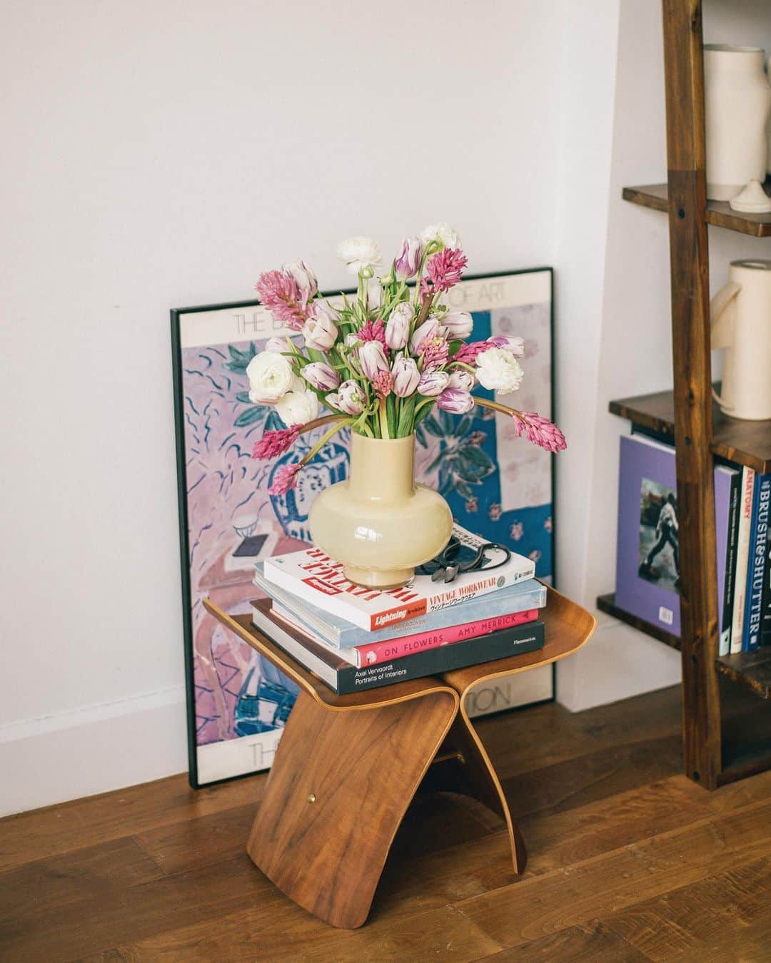 マリメッコのインスタグラム：「Our beloved Umpu vase has never looked dreamier. Take a glimpse into the beautiful home of our dear friend @_sanct_  Discover yours at marimekko.com. Link in bio. #marimekko」