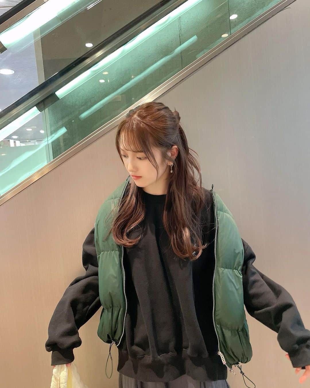 森みはるのインスタグラム：「かえさんにカラーしてもらって りょうこさんにカーボキシーしてもらってるんるんです🪄」