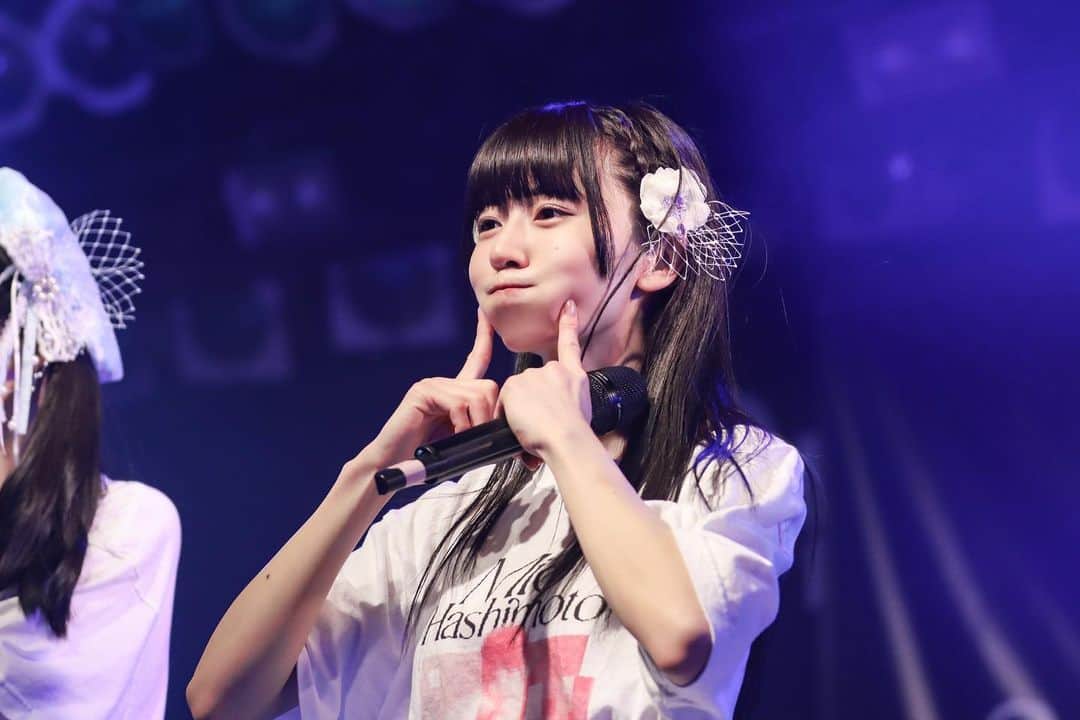橋本美桜のインスタグラム：「全国ツアーに遊びに来るともれなく楽しそうな橋本を観測できます。  ちなみに次の公演は4/9(日)大阪 ZeppNamba です。🐙 ⁡  ⁡ #アイドル #IDOL #偶像 #パッツン前髪 #ロングヘア  #黒髪 #黒髪ロング #黒髪ストレート #ストレートヘア #編み込みアレンジ #ナチュラルメイク #自撮り #ライブ写真 #全国ツアー #ootd #makeup」
