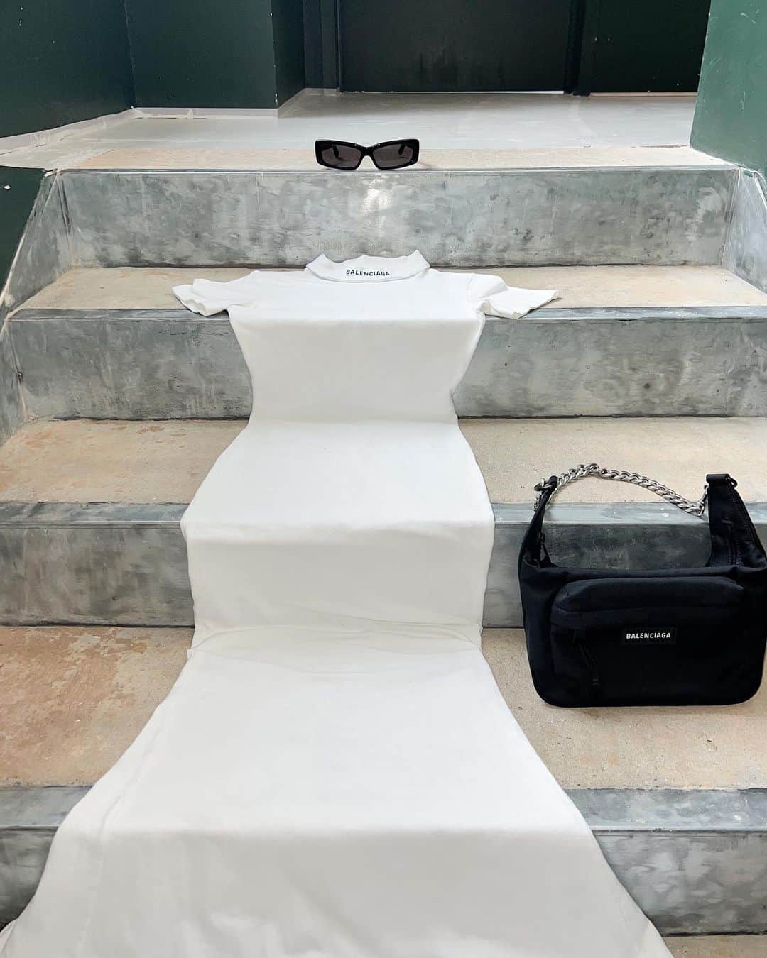 のインスタグラム：「Summer 23 Maxi T Shirt Dress, Oversize Rectangle Sunglasses, and Raver Bag  Available in stores and on balenciaga.com」