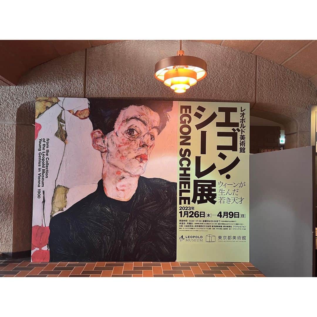 秋本祐希のインスタグラム：「間に合った☺︎ たーこ @takakoshirasawa のインスタを見て 日曜日までだ！と焦り 隙間時間に上野へ。 エゴン・シーレ展 堪能して参りました。 大好きなクリムトも見れた♡ 次回のマティス展も楽しみ。 慌てないように早めに行こう☺︎ #エゴンシーレ展 #東京都美術館 #上野 #美術館巡り は #趣味 のひとつ」