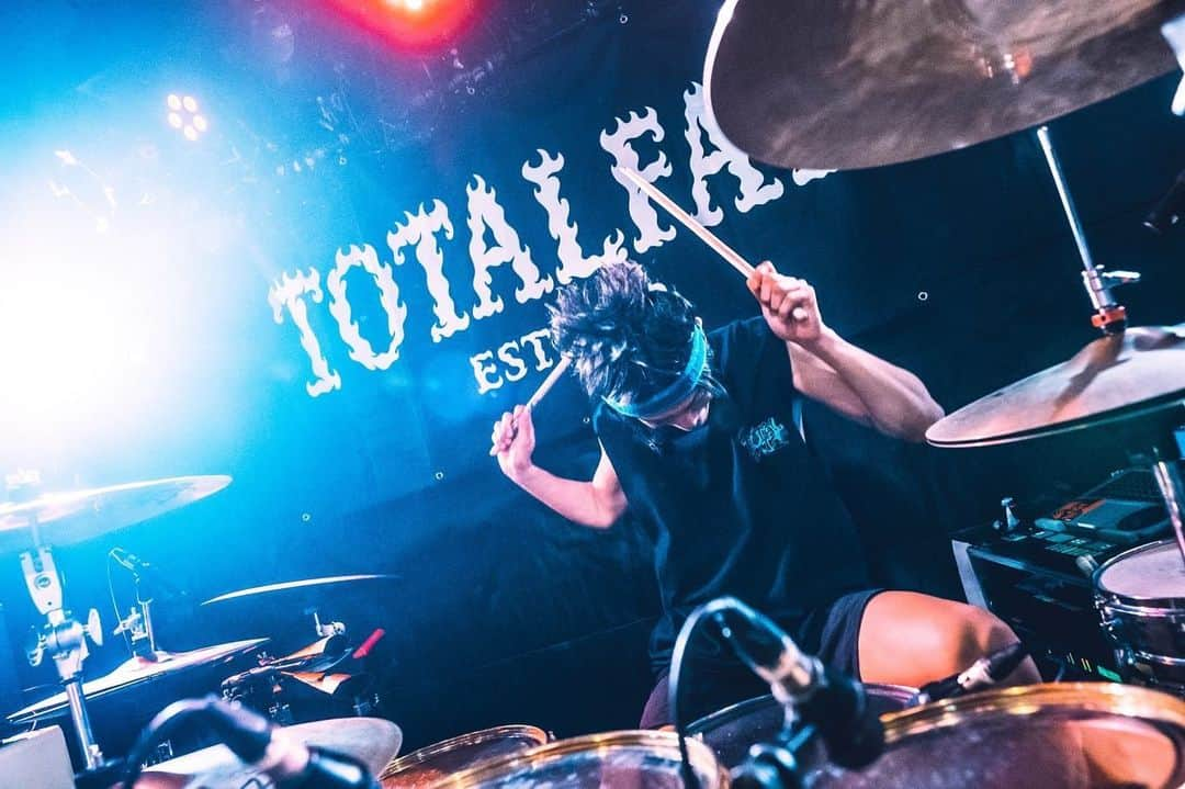 Bunta さんのインスタグラム写真 - (Bunta Instagram)「TOTALFAT 24年目も宜しくお願いします🙌🏼 📷 @masaty_x  #totalfat」4月7日 15時42分 - buntatf