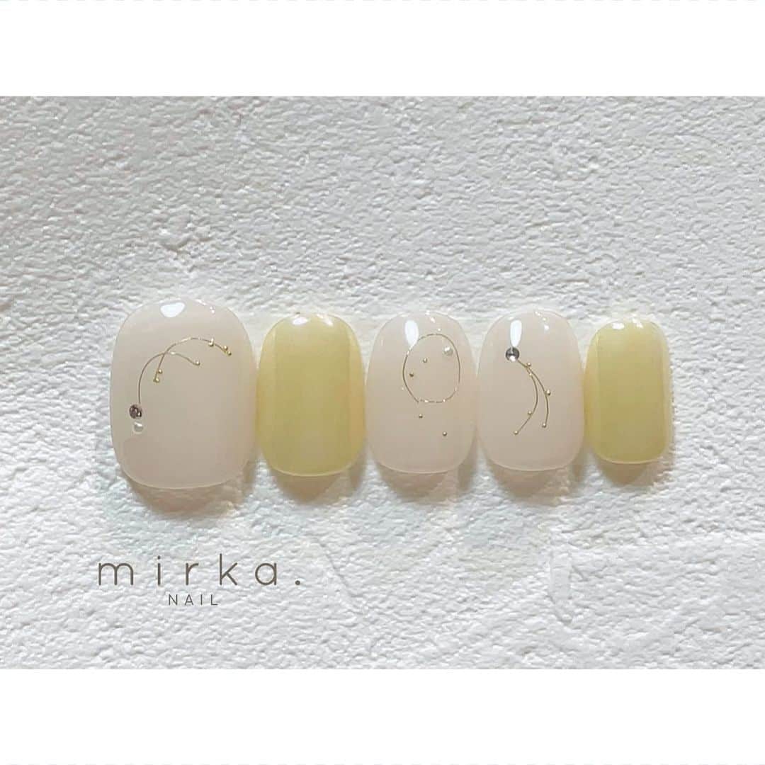 mirka. NAIL(ミルカネイル)のインスタグラム：「⁡ ⁡ ⁡ new !! ⁡ ⁡ ⁡ #mirkanailsample ………………………………………………………… ⁡ ご予約、お問い合わせは LINE ID⇒ @mirka.nail (@含む)まで。 ⁡ ご新規様はハイライトの「ご案内」と「ご予約方法」を必ずお読みいただいてからご予約くださいますようお願いいたします。 空き状況や詳細はLINEの投稿からご確認ください。 ⁡ ⁡ ⁡ ⁡ #mirkanail#nails#nail#nailart#naildesign #ショートネイル#ネイルアート#ネイルデザイン#ネイル#大人ネイル#シンプルネイル#オフィスネイル#ニュアンスネイル#ナチュラルネイル#カジュアルネイル#ショートネイルデザイン#美甲#春ネイル#春ネイル2023 #プライベートサロン#プライベートネイルサロン#東京ネイルサロン#東京ネイル#江東区ネイルサロン#森下#清澄白河 ⁡」