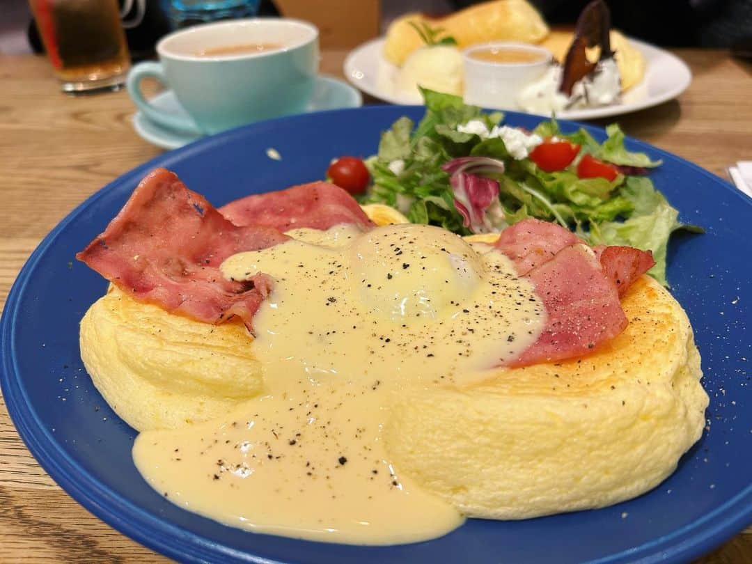 ミクのインスタグラム：「. . 元マネの佐野ちゃん💓 いつも祝ってくれる🥞🥂 ハプニング面白かったなwww . .」
