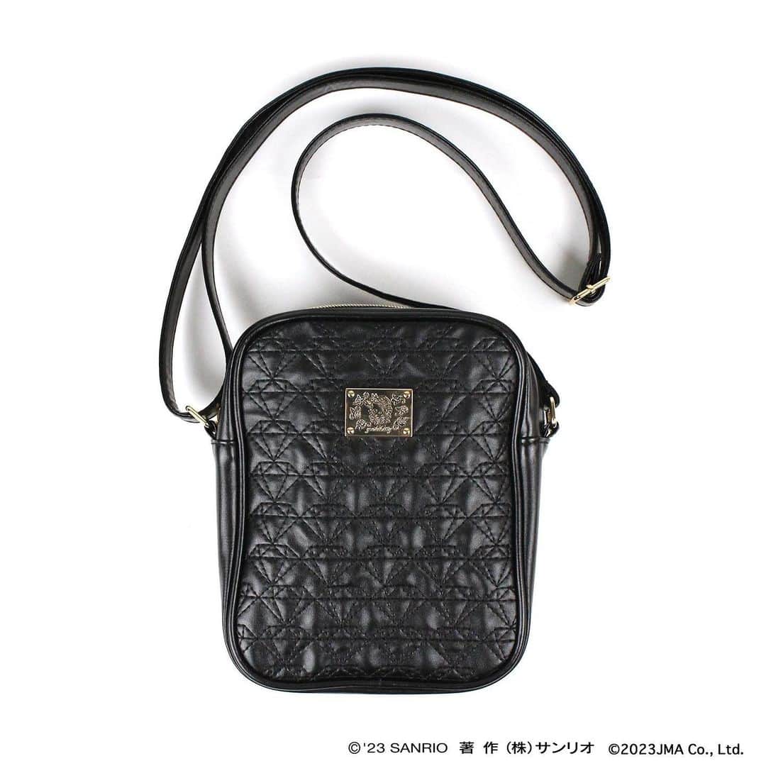 のインスタグラム：「yoshikitty Quilted Mini Shoulder Bag ⭐キルティングミニショルダー ブラック ⭐  内生地は光沢のあるサテン生地にyoshikittyと薔薇の模様が素敵！ちょっとしたお出かけにも便利◎  詳しくはコチラ https://asunaro.shop-pro.jp/?pid=167824843  @YoshikiOfficial  #yoshikitty #yoshiki #xjapan #hellokitty」