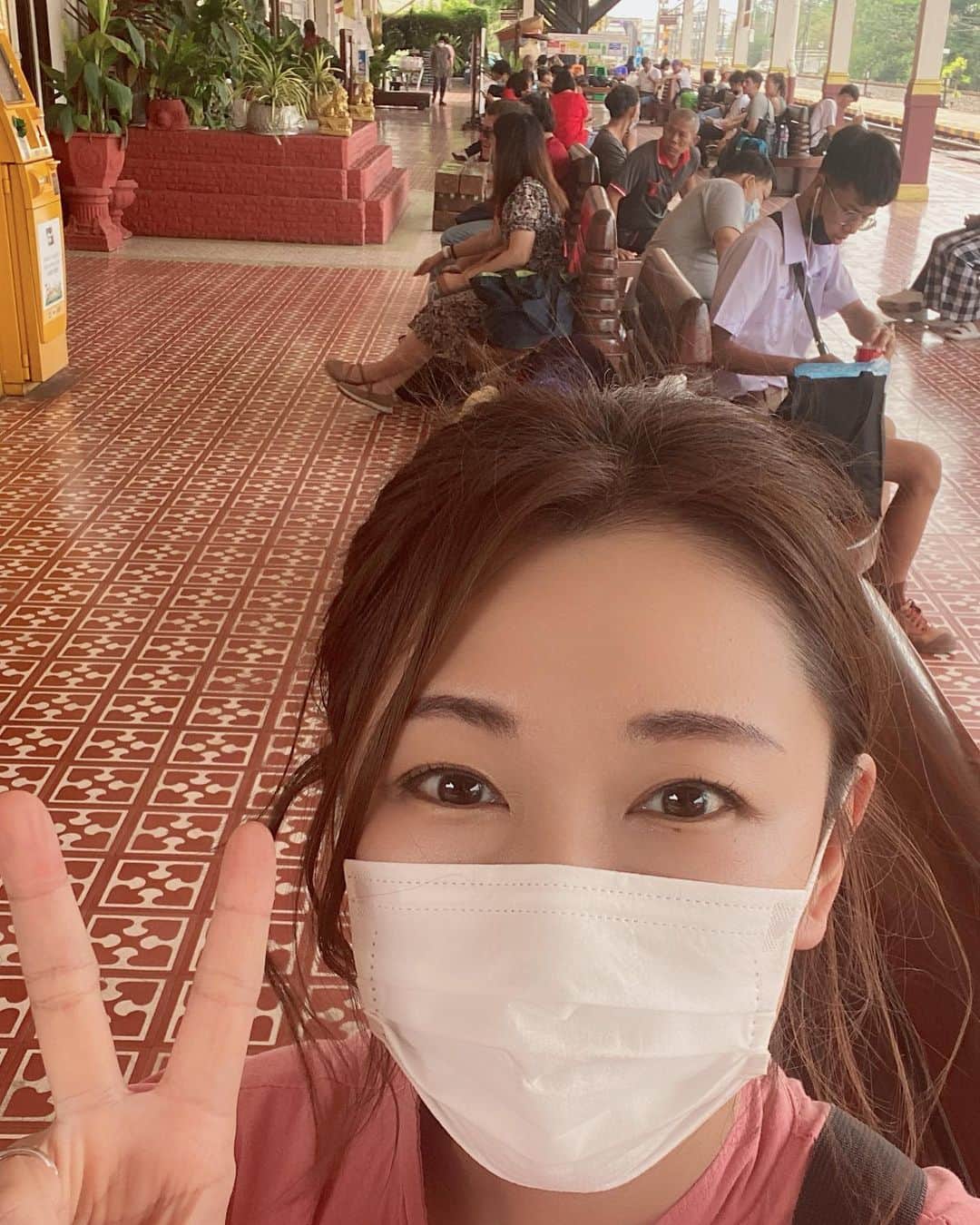 桜 稲垣早希のインスタグラム：「この前タイ住みます芸人のTの極みくんと2人でアユタヤロケしてきました〜 吉本HELLO ASIAチャンネルに今後アップされますので良かったらチャンネル登録お願いします😄T君はタイ語ペラペラなのでめちゃくちゃ頼もしかったです。きっと言葉を話せると見える景色が違うだろうなと思います。 私もタイ語学校で勉強する予定なので日常会話は出来るように頑張りたいです😊 #タイ #アユタヤ #タイ移住 #Tの極み #桜稲垣早希 #初対面でいきなり2人きりロケで余裕なくて一緒に写真撮ってもらうの忘れました」