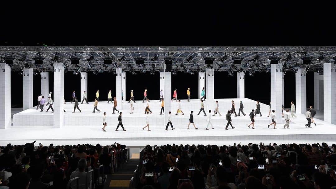 YOSHIROTTENのインスタグラム：「Artistic Direction for Hermès SPLASH Tokyo!!!  📸Show & Performance  @hermes   Great teams💚 @le_gardon  @thierryplanelle  @nikimap  @kenji_takimi  @lucieantunes  @mehdikerkouche  @ovall_japan  @tajimatakao  @yar.tokyo  & all staff 🙏  photo by @tkklab」