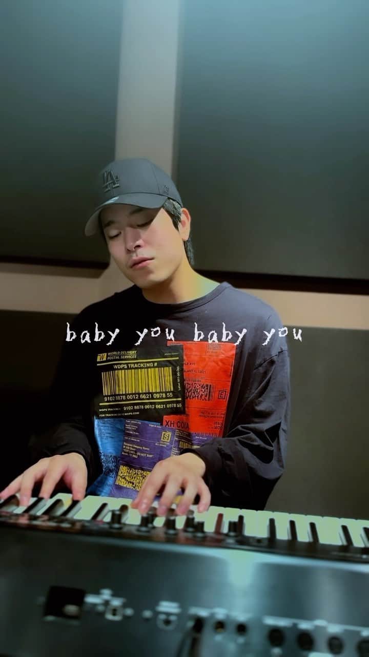 中谷優心のインスタグラム：「Baby you / 有華  可愛すぎる歌。 男バージョンですが是非  #有華 #babyyou #tiktok  #弾き語り #弾き語り男子  #カバー曲  #カバー」