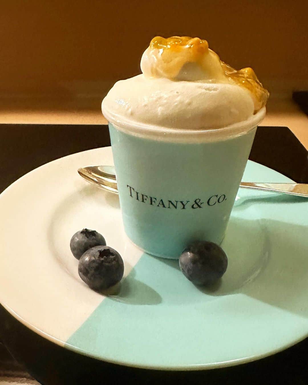 西内ひろのインスタグラム：「ほとんど観光は出来なかったので、インスタでもLA観光スポットは今回はあまりご紹介出来ないのですが、  友人にオススメしてもらったLAのお寿司屋さん  "鮨　YAMAMOTO"  とても美味しく、日本の素晴らしいクオリティーのお寿司を堪能する事が出来ました👏  そして、外国の方々にも好まれるようなクリエイティブさが  またLAならではで、楽しめました✨  #sushi #la」