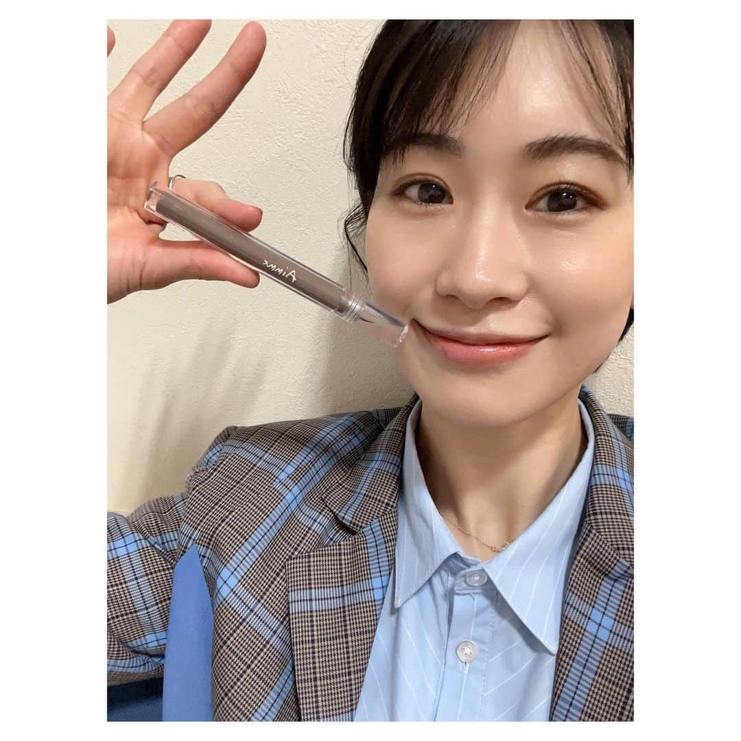 愛希れいかさんのインスタグラム写真 - (愛希れいかInstagram)「今日は大阪で、ミュージカル「マリーキュリー」についての取材dayでした☺️  ゆっくりさせてもらったので、そろそろマリースイッチ入れないと！！  4月20日から4月23日まで梅田芸術劇場シアタードラマシティにて上演致します。 是非観にいらして下さい😌  そして… 黒髪にしたので、以前プレゼントで頂いたこちらを、やっと使わせて頂きました🥹🙏 #高橋愛 さん プロデュースの💁‍♀️ #Aimmx（#アイムミクス ）#アイブロウマスカラ 01 クラウディーアッシュ 抜け感がプラスされてとってもおすすめです😊✨ 愛ちゃんは福井の星☆ オシャレな愛ちゃんに少しでも近づけるように…これから愛用します♡♡♡  #ミュージカル #マリーキュリー  #梅田芸術劇場 #シアタードラマシティ」4月7日 16時37分 - manakireika_official