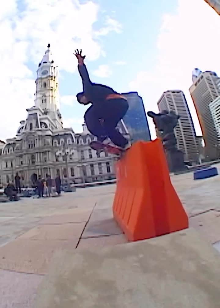 DC Shoes Japanのインスタグラム：「New @kevin_bilyeu part dropping soon 👀  Look out for his Lynx OG Collection, dropping this Saturday, April 8th.  🎥 @brian_panebianco @dcshoes  @dc_skateboarding」