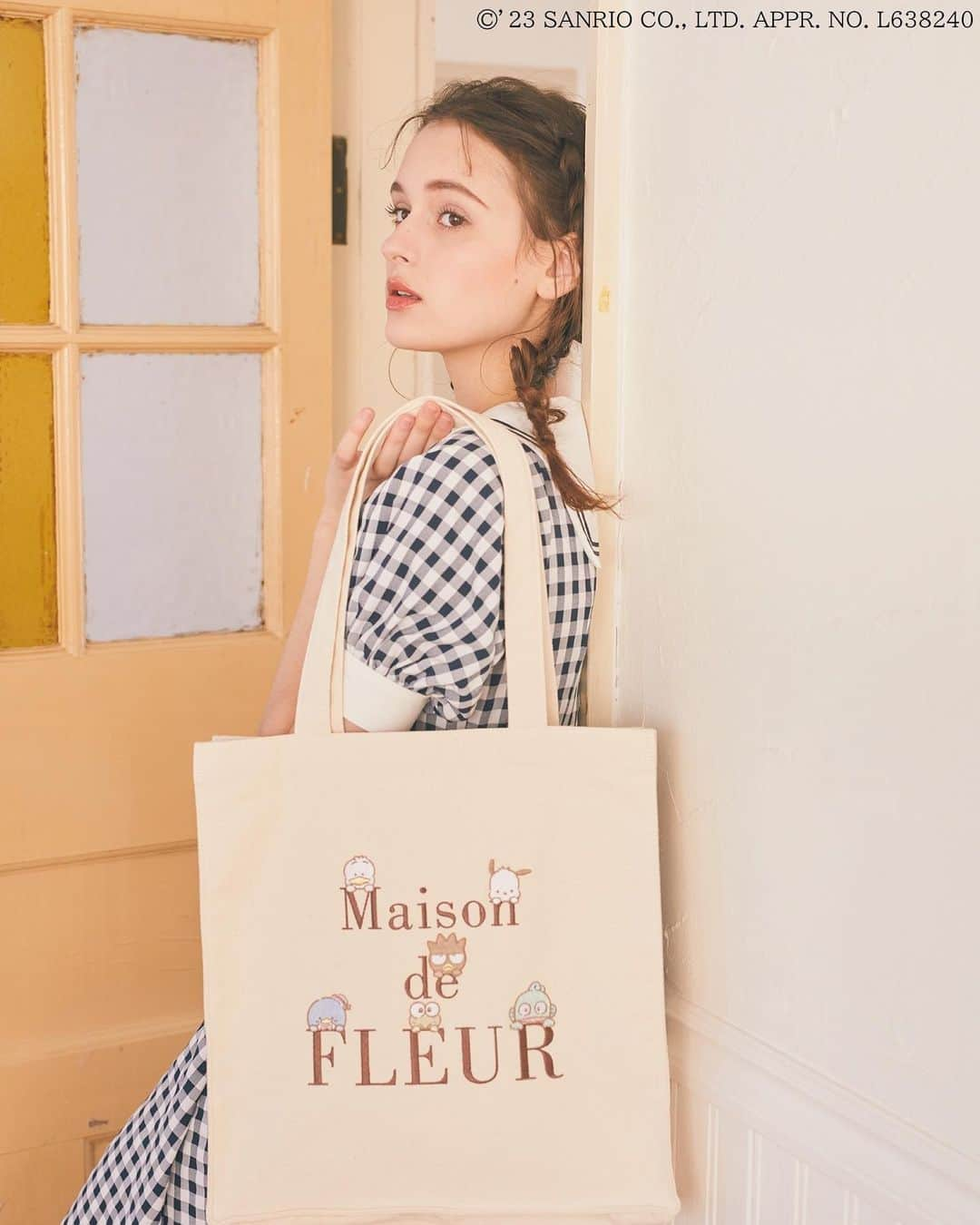 maisondefleur_pressさんのインスタグラム写真 - (maisondefleur_pressInstagram)「. ＼先行予約分は完売と大好評！通常販売間近です！／  Maison de FLEUR × Sanrio characters  Maison de FLEUR 10周年を記念して サンリオの人気10キャラクターと コラボしたトートバッグが登場🎊✨  Maison de FLEURのロゴからキャラクター達が 顔をのぞかせるスクエアトートバッグが登場♪  Maison de FLEUR池袋サンシャインシティ店、 ECサイト限定でサンリオキャラクターズ、 はぴだんぶいデザインも登場🎉✨  ＜販売詳細＞ ◆スクエアトートバッグ（各キャラクター刺繍 ） 　全10種類 / ￥4,950(taxin) 　ﾊﾛｰｷﾃｨ,ﾏｲﾒﾛﾃﾞｨ,ｸﾛﾐ,ﾘﾄﾙﾂｲﾝｽﾀｰｽﾞ,ｼﾅﾓﾛｰﾙ, 　ﾎﾟﾑﾎﾟﾑﾌﾟﾘﾝ,ﾏﾛﾝｸﾘｰﾑ,ﾎﾟﾁｬｯｺ,ﾊﾝｷﾞｮﾄﾞﾝ,こぎみゅん  ・公式通販ストライプクラブ、ZOZOTOWN 　4/11(tue)12:00～通常販売  ・全国ショップ 　4/11(tue)～通常販売  ◆スクエアトートバッグ（キャラクター集合） 　全2種類 / ￥4,950(taxin) 　ｻﾝﾘｵｷｬﾗｸﾀｰｽﾞ,はぴだんぶい  ・公式通販ストライプクラブのみ 　4/15(sat)12:00～通常販売  ・池袋サンシャインシティ店のみ 　4/15(sat)～通常販売  ※アウトレット店での販売なし。 ※ｻﾝﾘｵｷｬﾗｸﾀｰｽﾞ,はぴだんぶいトートは 公式通販ストライプクラブ、池袋サンシャインシティ店 のみのお取り扱いとなりますのでご了承下さい。 ※販売より一週間はお一人様、1アイテム、 1カラーにつき2点まで ※販売日初日のお取り置き不可。2日目以降、 店頭在庫があればお取り置き可能。 ※他店舗へのお取り寄せ不可。 ※アイテムは一部サンプルにて撮影を行っております。 実際にお届けする商品と仕様やサイズが若干異なる 場合がございますのでご了承下さい。 ※状況によっては入場制限または整理券を配布いたします 店頭にお越しの際は各店舗のスタッフへご確認下さい。 また整理券はあくまで入場の整理券で、入場時に商品が 品切れの場合もございますので予めご了承下さい。  #maisondefleur#メゾンドフルール #フルール #sanrio#sanriocharacters #サンリオ#サンリオキャラ #サンリオキャラクターズ#コラボレーション #コラボアイテム #トートバッグ #バッグ #トートバッグコーデ#コラボトート #マイメロディ #クロミ #ハローキティ#シナモロール#ポムポムプリン #マロンクリーム #ハンギョドン#ポチャッコ #はぴだんぶい#ピューロコーデ#ピューロランドコーデ #산리오#三丽鸥」4月7日 17時04分 - maisondefleur_press